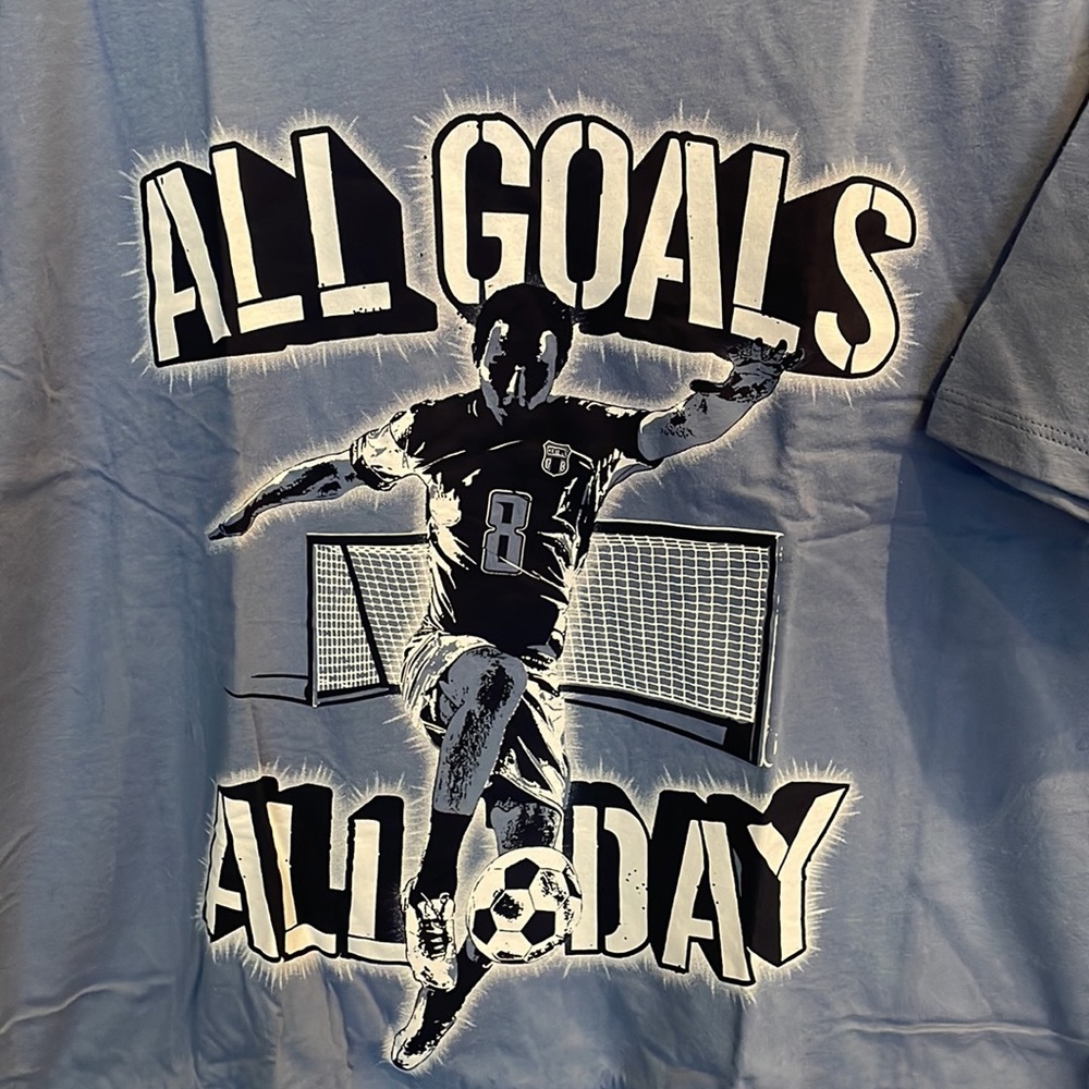 The Childrens Place boys soccer t-shirt XXL(16). Material 100% cotton.
